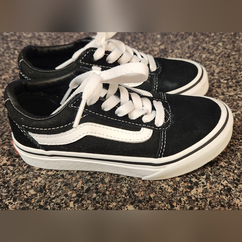 Kid's Ward Low top sneaker size 11